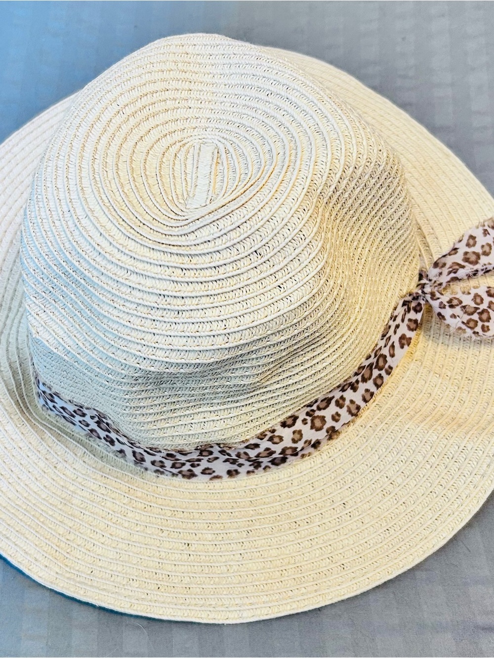 Jessica Simpson Beige Straw Sun Hat with Black Inner Band